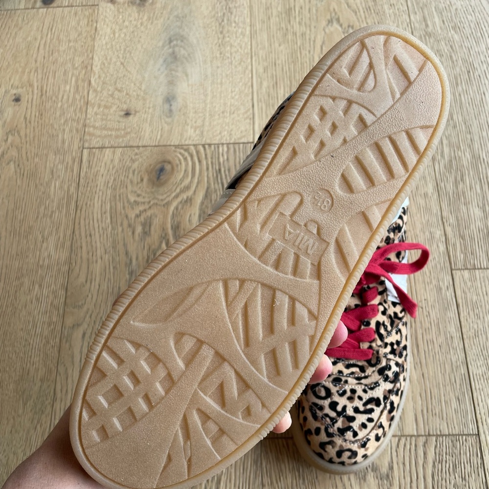 nwot MIA Leopard Print Sneakers Red Laces Gum Sole Casual Street Style 8.5 - Picture 3 of 6